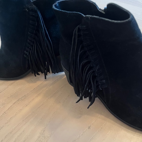 Black Suede Fringe Ankle Bootie Size 8.5 by Kenneth Cole Reation - Picture 11 of 15